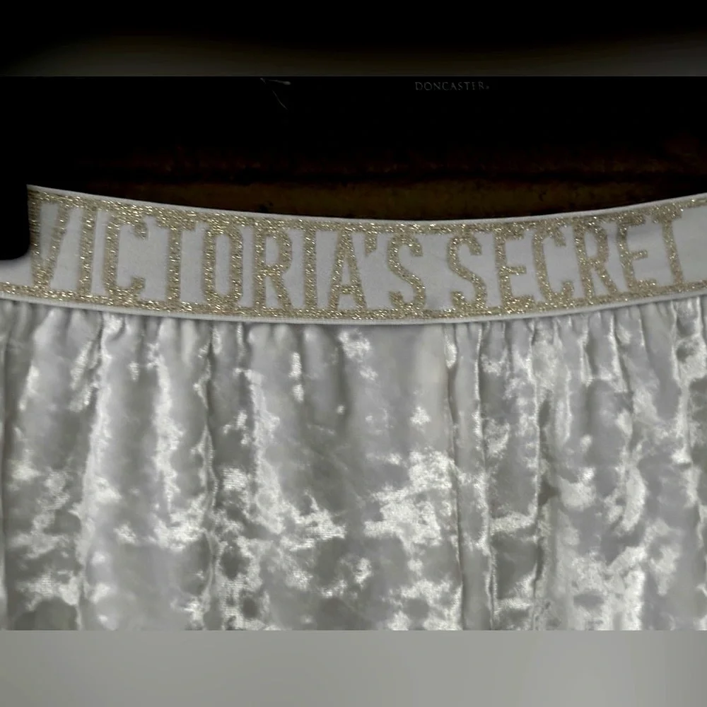 Victoria’s Secret crush velvet boxers S